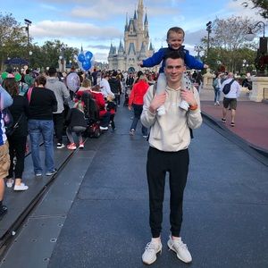 Meet your Posher, Wesley